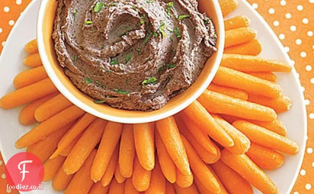 מטבל שעועית שחורה עם גזר גמדי