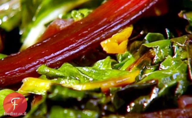 Chard שוויצרי עם שאלוט פריך