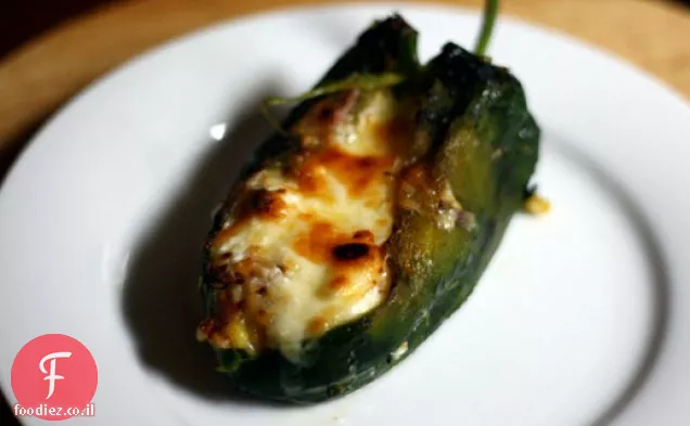 אפוי צ'ילה Rellenos עם תירס ו Crema