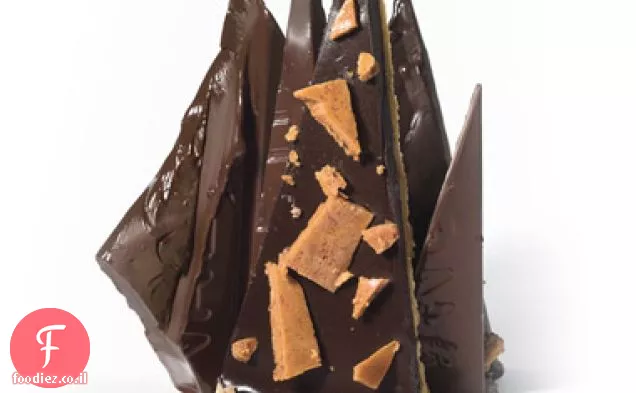 שוקולד מריר מתוק ועוגת גנאש חרובים עם סוכריות גומי פריכות