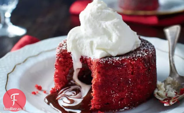 עוגת שוקולד-אדום קטיפה בלילה