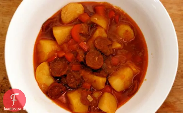ארוחת ערב הלילה: Patatas Riojanas (תפוחי אדמה עם צ'וריסו)