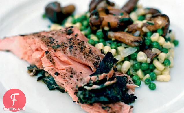 סלמון Sockeye בגריל עם פול, תירס לבן, סוקוטש פטריות בר