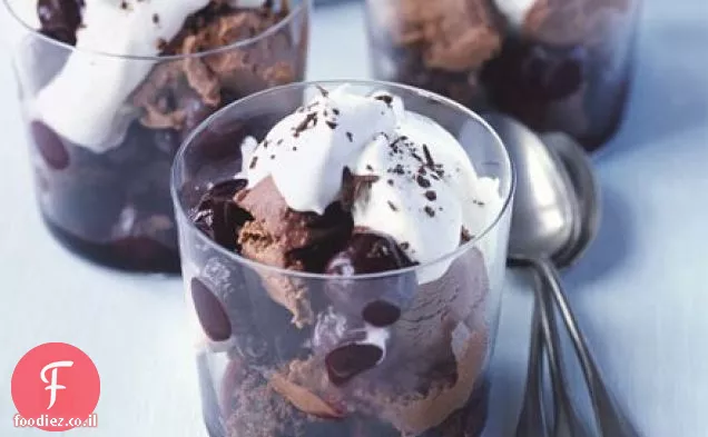 גלידות יער שחורות עם בראוניז