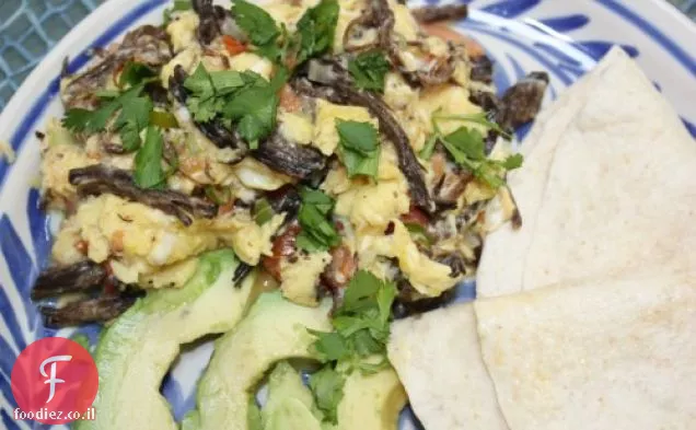 MACHACA CON HUEVOS