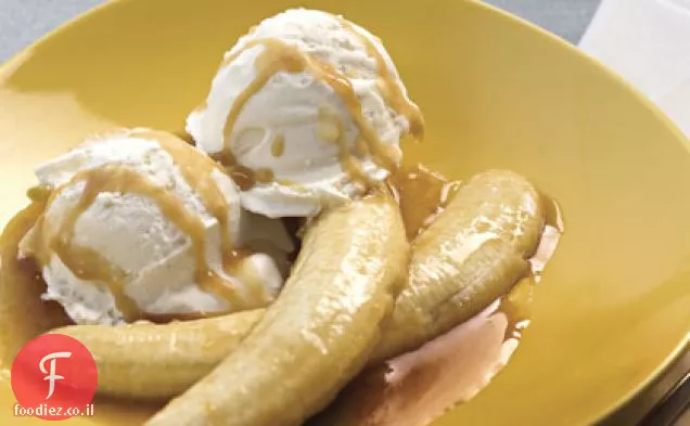 טקילה-בננות Flambéed עם גלידת קוקוס