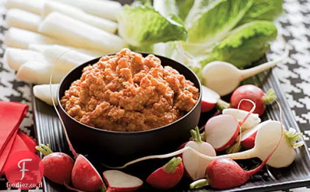 פלפל אדום-מטבל תפוחי אדמה עם Crudités