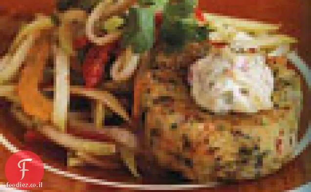 שרימפס ועוגות בטטה עם סלט כרוב ורוטב צ'יפוטלה