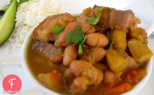 Frijoles con Chicharron o Garra (תבשיל שעועית עם בטן חזיר)
