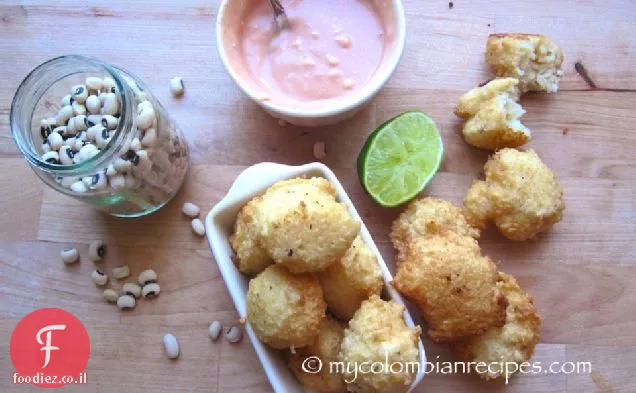 Buñuelos de Fríjol de Cabecita Negra (פריצי אפונה שחורות עיניים)