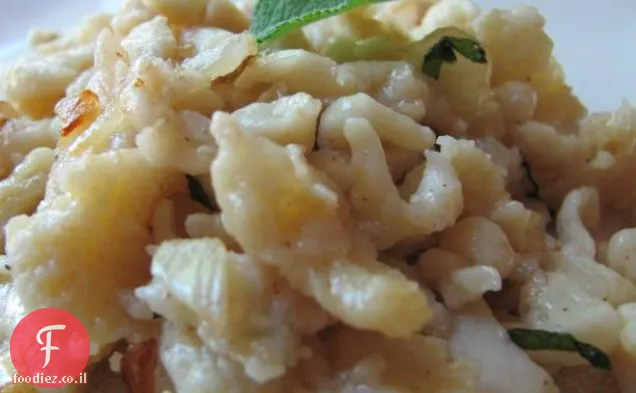 Spaetzle בחמאה חומה מרווה