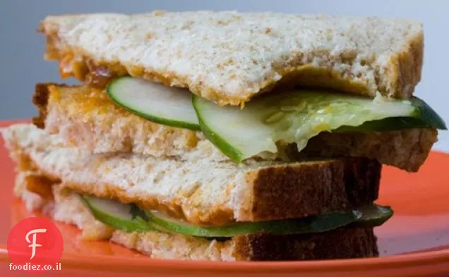 ורוד המלוח מלפפון Pb & J כריך