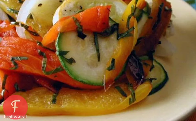 תבשיל תפוחי אדמה וקיץ ירקות Stovetop