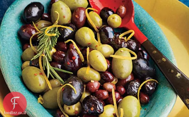 זיתים חמים עם לימון ורוזמרין