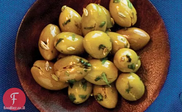 זיתים ירוקים סדוקים עם שומר