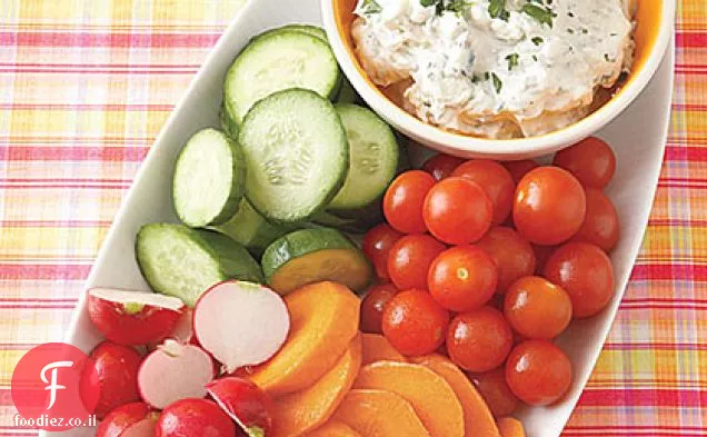 Crudités עם מטבל גבינה כחול