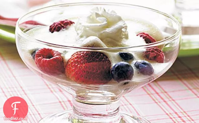 Zabaglione עם פירות יער טריים