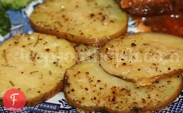 תפוחי אדמה עם רוזמרין צלוי בפרמזן