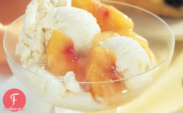 גלידת קרם אפרסק עם קומפוט אפרסק טרי