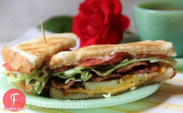כריך BLT ביצה מטוגן