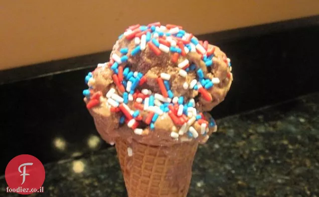 גלידת שוקולד דובדבן כפולה