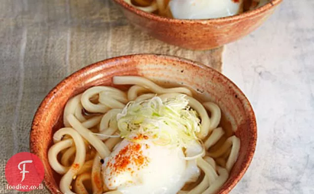 אודון עם ביצה רכה ובצל ירוק (Onsen Tamago Udon)