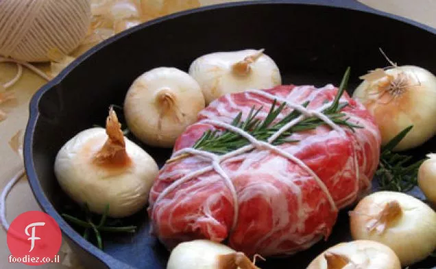 בשר חזיר צלוי עטוף Pancetta קוצצים