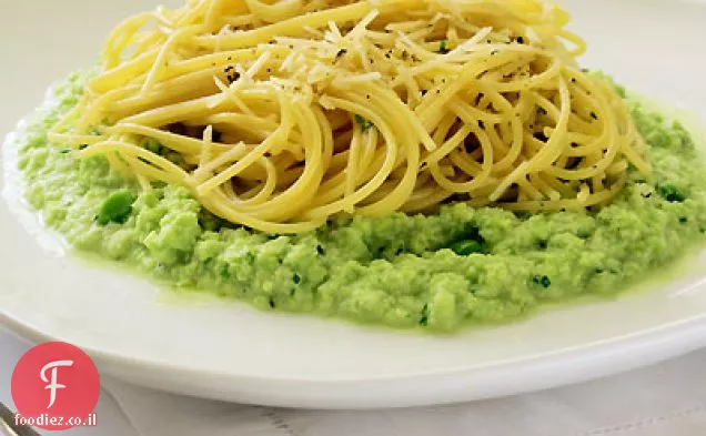ספגטי עם פורי שעועית Fava & גבינת Ragusano