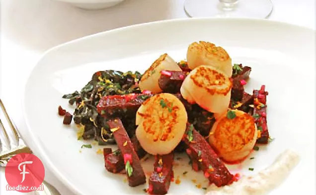 צדפות צרובות עם סלק קלוי, ירקות מוקפצים, גרמולטה הדרים ושמנת חזרת