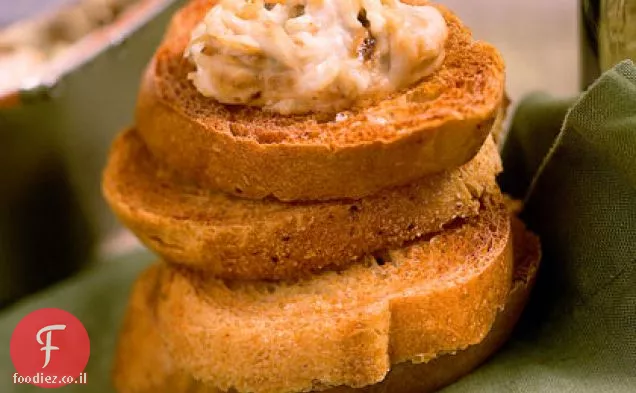 מטבל Asiago עם Crostini