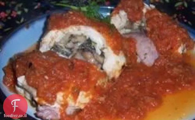 Rollitos de Pollo en Salsa de Guajillo (לחמניות עוף ברוטב פלפל Guajillo)
