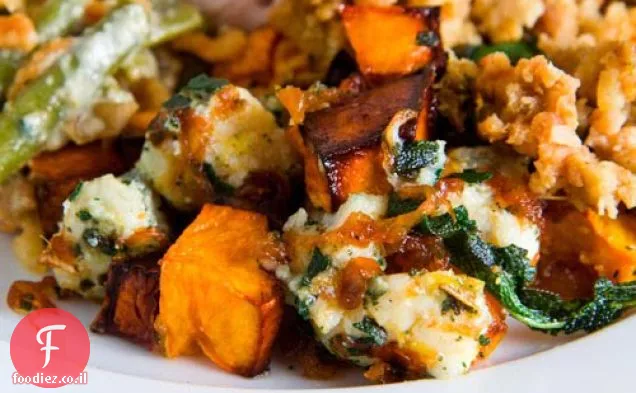 דלעת קלויה עם בצל מקורמל, Gorgonzola ומרווה פריכה