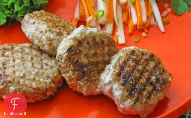 המבורגר חזיר עטוף בחסה וייטנמה