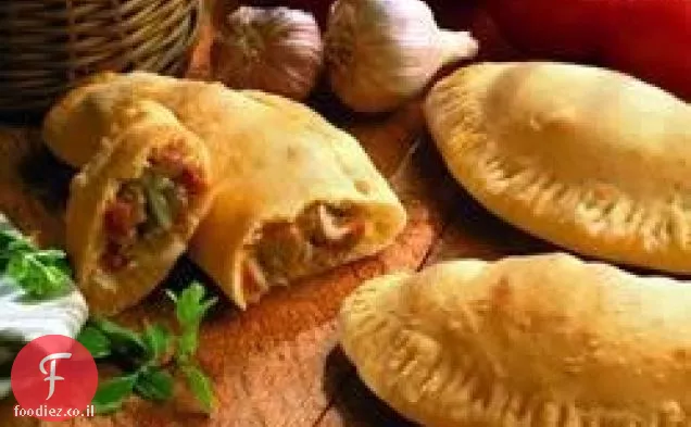 Calzones נקניק ופטריות