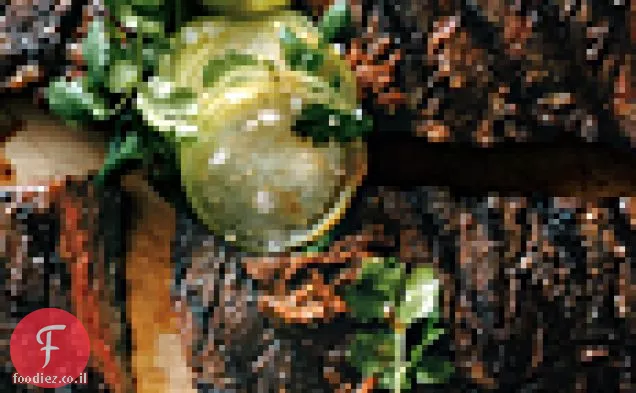 סטייקים חצאית בגריל עם Tomatillos בשתי דרכים