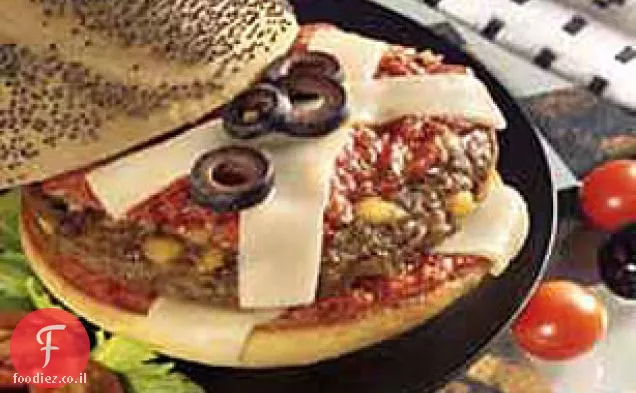 המבורגר פיצה עם גבינה כפולה