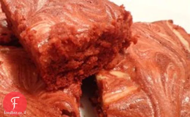 עוגיות קטיפה אדומות עם ציפוי גבינת שמנת