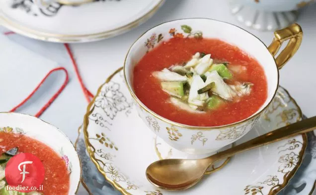 עגבניות ואבטיח מתובל Gazpacho עם סרטן