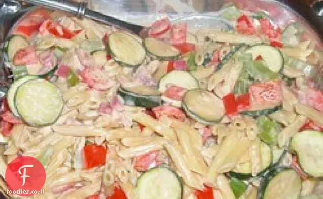 פסטה עם ירקות ברוטב טחינה ויוגורט