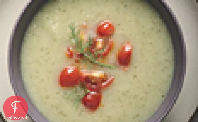 מרק שומר וקישואים עם רליש עגבניות חם