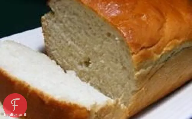 לחם לבן בלילת