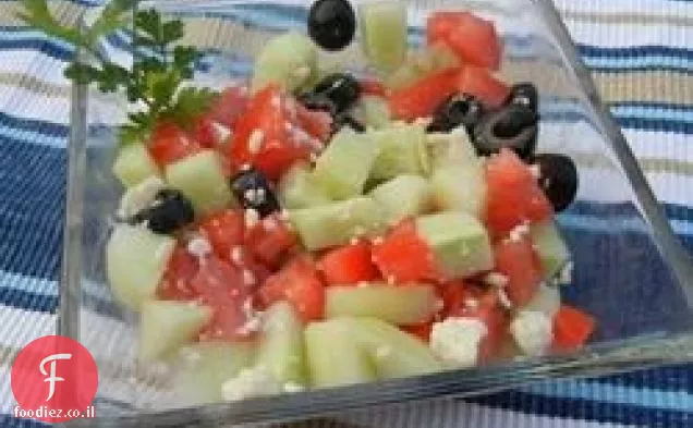 מלפפון וסלט גבינה כחולה