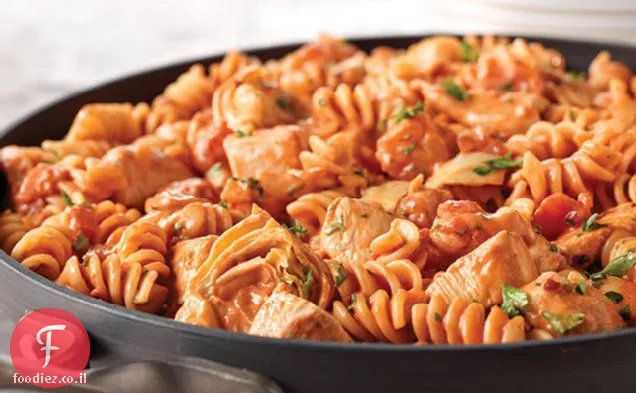 Rotini & Spicy Chicken In Tomato Sauce