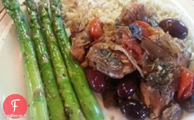 עוף ירך Fricassee עם פטריות ורוזמרין