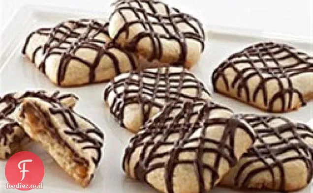 עוגיות סוכר עם כיסי קרמל וטפטוף שוקולד