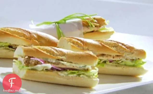 כריך קציצות עוף עם מיונז עשבי תיבול