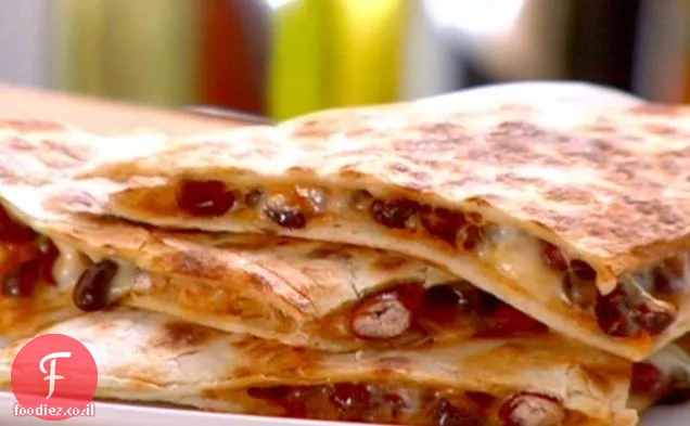 (אינטרנט בלעדי) סיבוב 2: שעועית צ'ילי Quesadilla