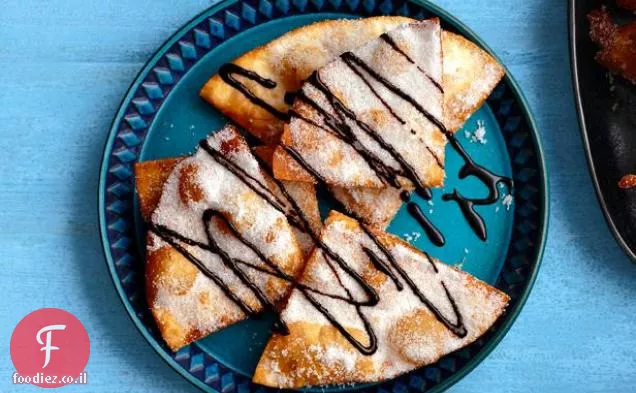 Sopaipillas עם רוטב שוקולד
