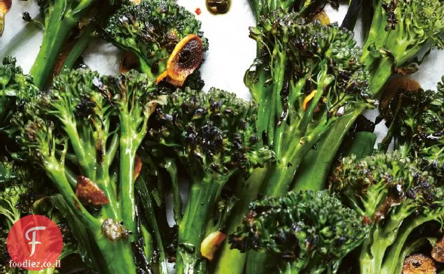 חרוך Broccolini עם מתכון רוטב שום-צלפים