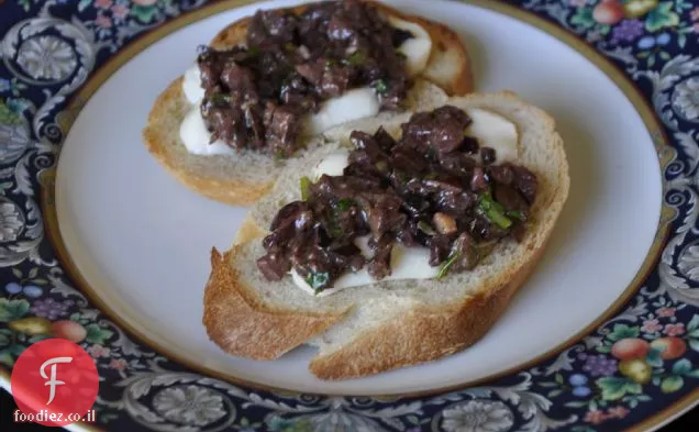 קרוסטיני בוראטה וטפנד זיתים